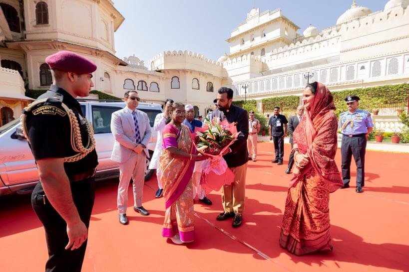 राजमहल पहुंचीं राष्ट्रपति द्रौपदी मुर्मू से डॉ. लक्ष्यराजसिंह मेवाड़ की डेढ़ घंटे मुलाकात