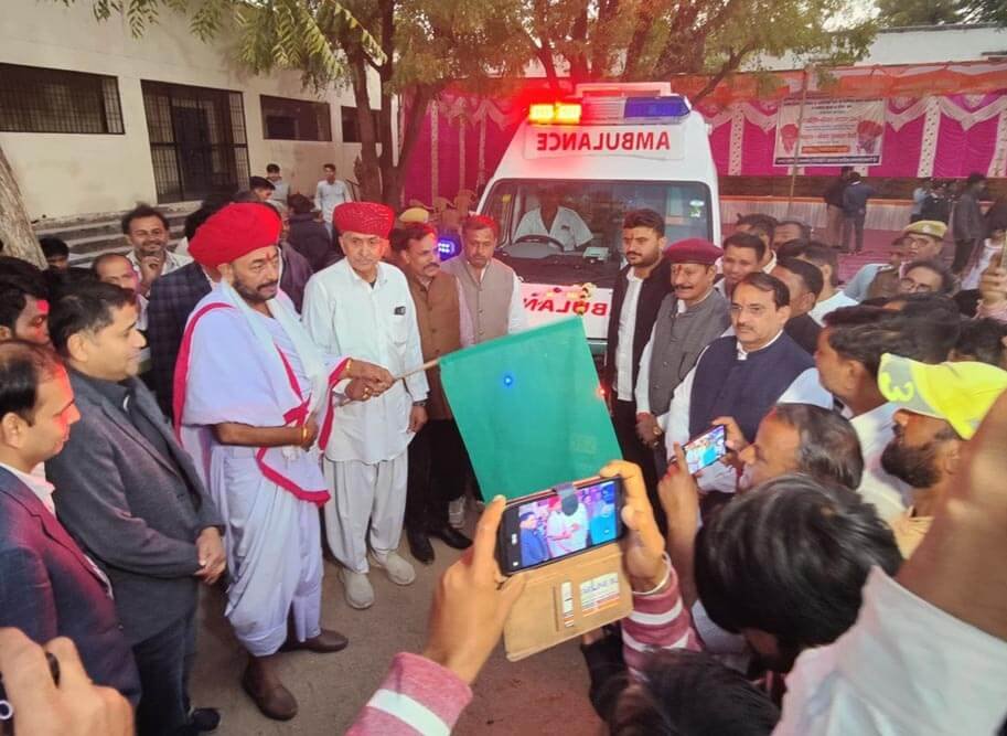 राज्यमंत्री ओटाराम देवासी ने नयी एम्बुलेंस को हरी झंडी दिखाकर किया रवाना