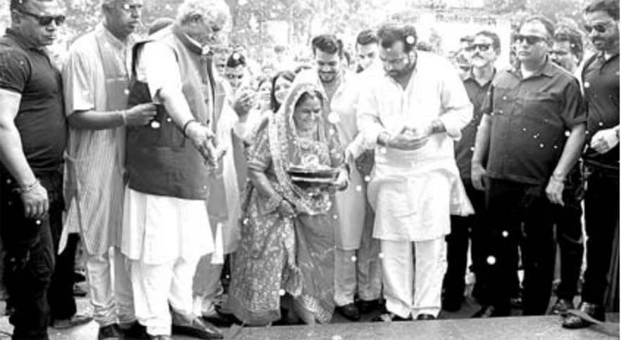 लक्ष्मी मिष्ठान भंडार के नए शोरूम का शुभारंभ