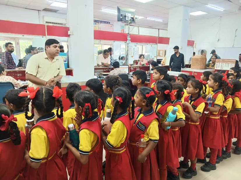 एनसीए के बच्चों ने समझी डाकघर की प्रणाली