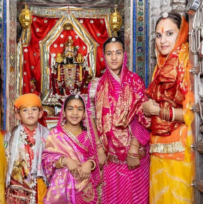श्रीकृष्ण जन्माष्टमी महोत्सव पर पूर्व मेवाड़ राज परिवार ने किये  भगवान श्री जगन्नाथ स्वामी के दर्शन