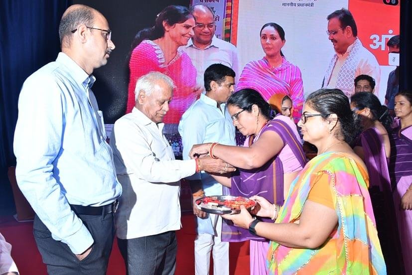’मुख्यमंत्री संग रक्षाबंधन’ के तहत आंगनबाड़ी बहनों का हुआ सम्मान