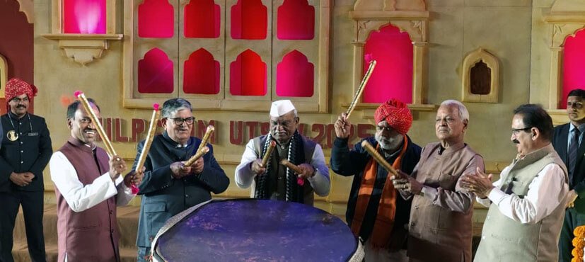 शिल्पग्राम उत्सव 2025 का राज्यपाल बागडे व अतिथियों ने नगाड़ा बजाकर किया आगाज