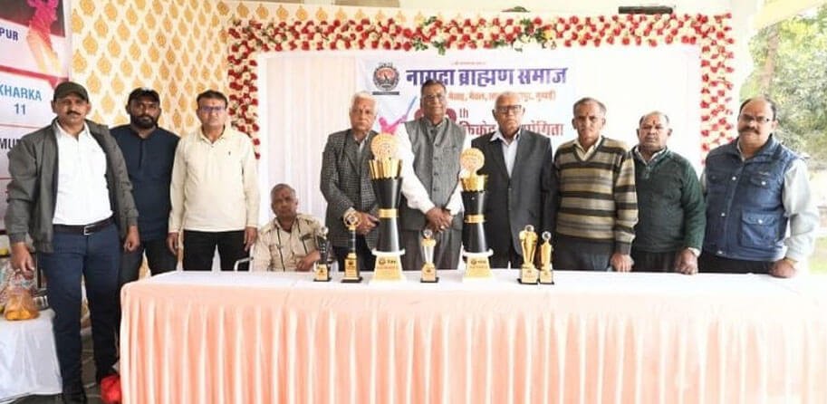 22वें नागदा क्रिकेट टूर्नामेंट की ट्रॉफी का अनावरण