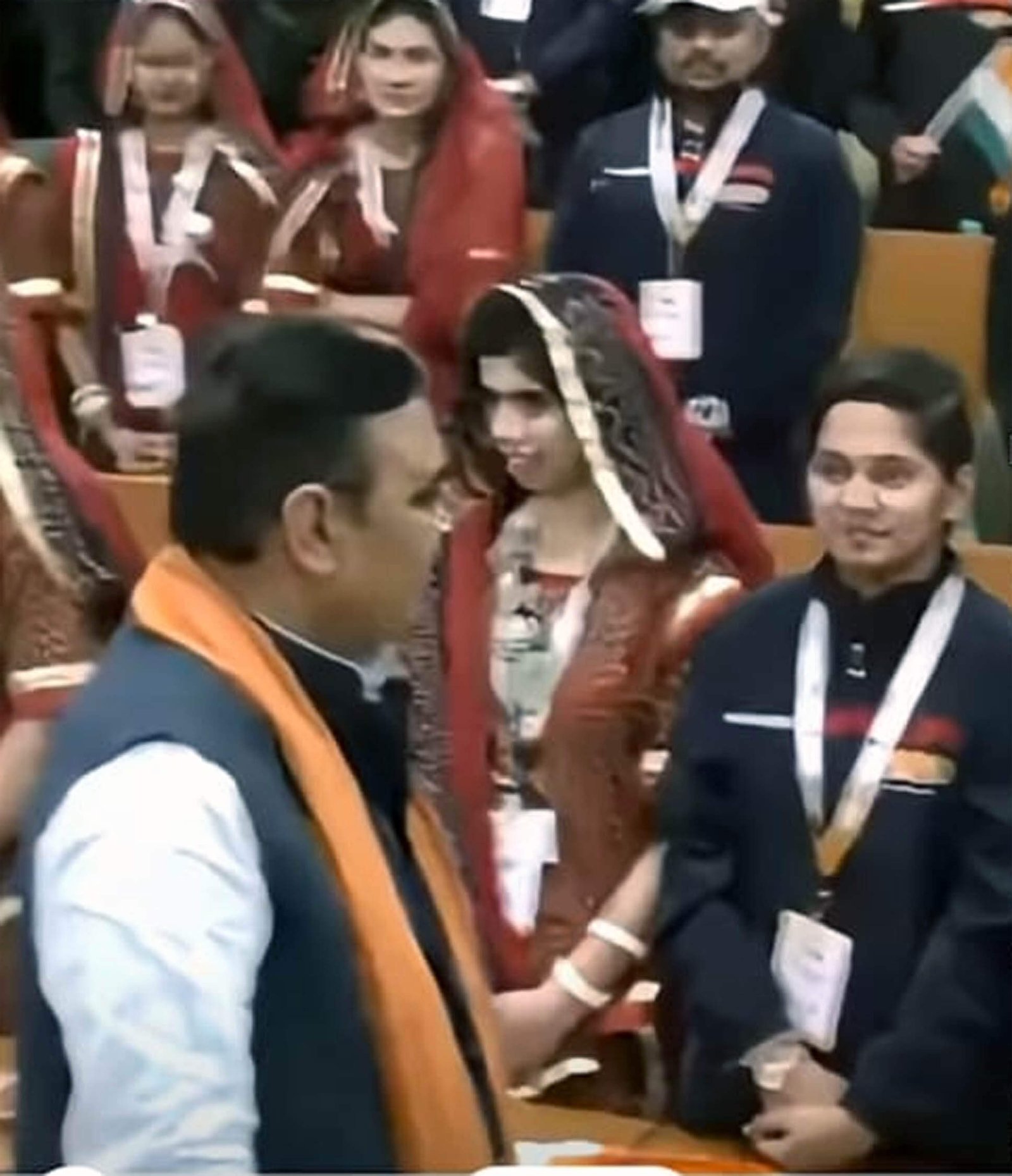 युवा महोत्सव पेंटिंग विजेता भविका बंसल का भव्य स्वागत