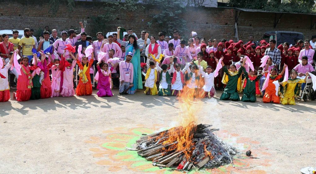 नारायण सेवा संस्थान में हर्षोल्लास के साथ मनाया लोहड़ी पर्व