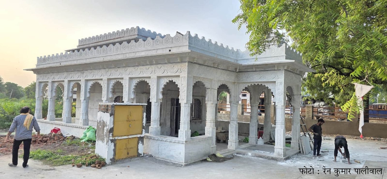 रुण्डेड़ा में 55 लाख की लागत से बन रहा गायरिया बावजी का संगमरमर शिखर मंदिर, निर्माण कार्य अंतिम चरण में