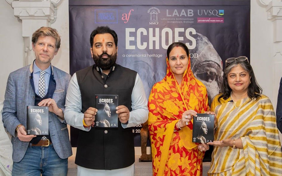 लकड़ी से बनी अनुष्ठानिक विरासत की प्रदर्शनी का डॉ. लक्ष्यराज सिंह मेवाड़ ने किया उद्घाटन