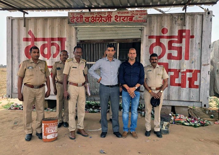 अवैध मदिरा पर कार्रवाई – वॉश नष्ट, हथकड़ शराब जब्त