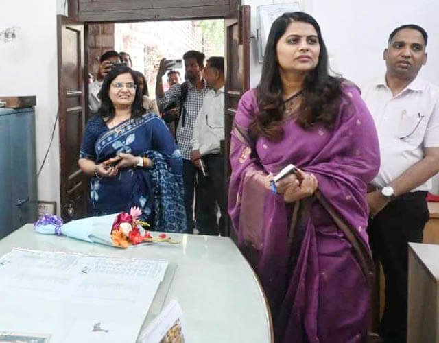 जिला कलक्टर डॉ मंजू ने संभाला पदभार