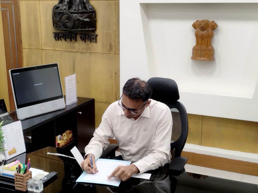 नवनियुक्त जिला कलक्टर गौरव अग्रवाल ने पदभार संभाला