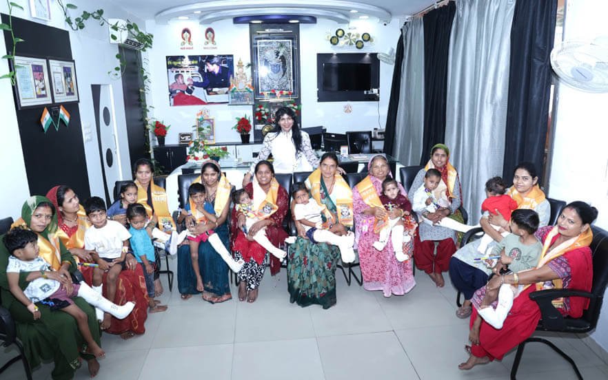नारायण सेवा में ममता के आँचल में मुस्कराए दिव्यांग बच्चे, संवेदनापूर्ण अंदाज में मनाया मदर्स डे