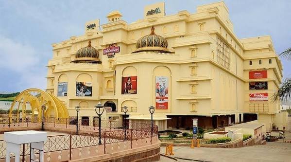 नेक्सस सेलिब्रेशन मॉल ने पूरे किए 15 साल, ग्राहकों के लिए खास ऑफर्स और सरप्राइ